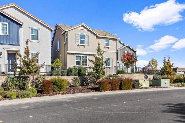 $525,000 | 1324 Ironside Place | Pleasant Grove - Roseville