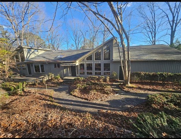 $700,000 | 190 Valley Cove Northeast | Huntcliff