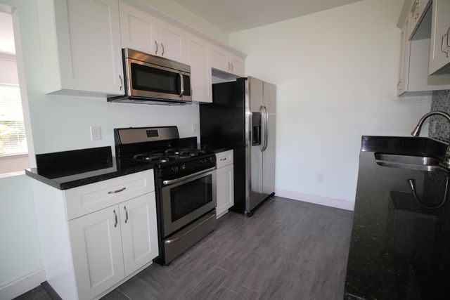 $1,565 | 815 Upland Road, Unit 2 | Flamingo Park