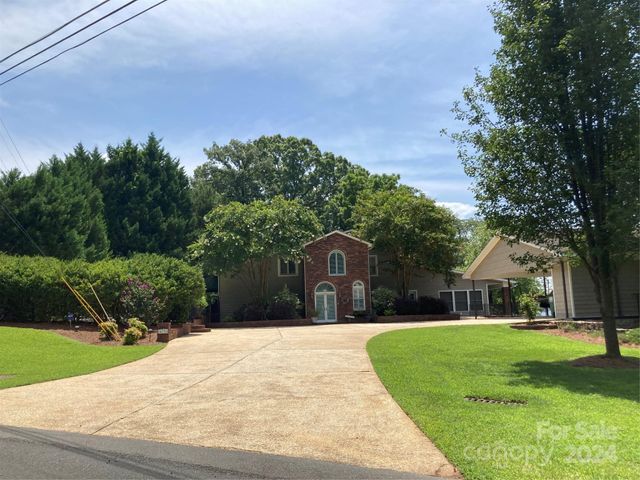 $1,249,000 | 24756 Strand Drive | North Albemarle Township - Stanly County