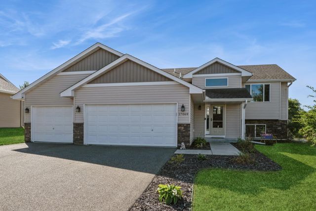 $379,500 | 17069 Lupine Lane | Big Lake