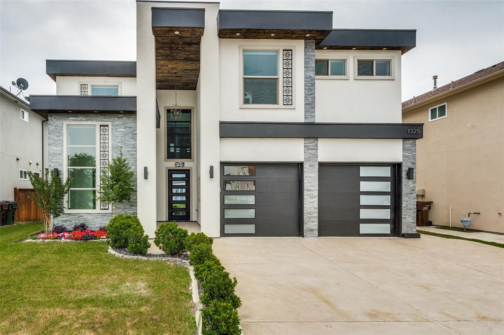 a view of a house with a yard and garage