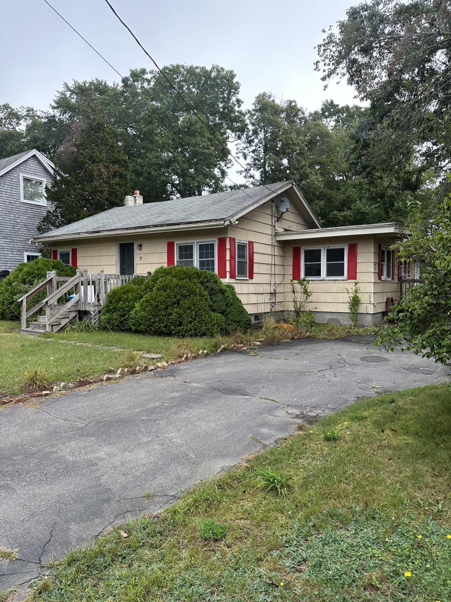 front view of house with a yard