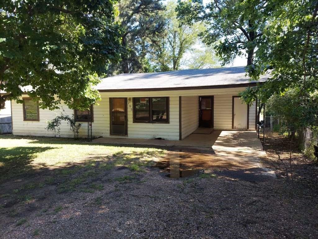 a view of a house with yard and tree s