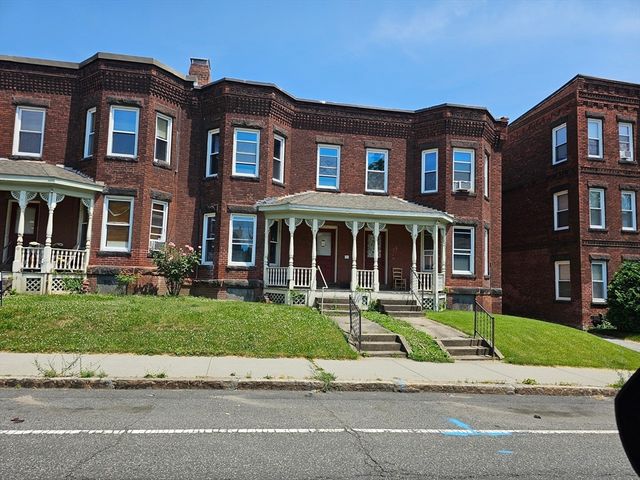 $164,900 | 526 Pleasant Street, Unit F (2ND FL) | Highlands