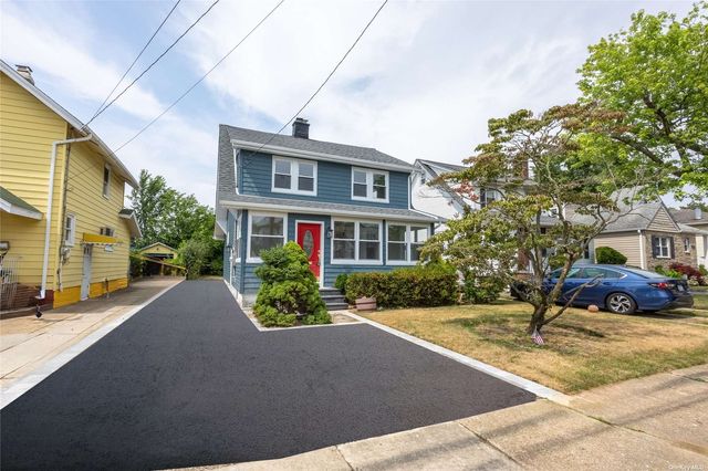 $769,000 | 3 Nassau Boulevard | Malverne