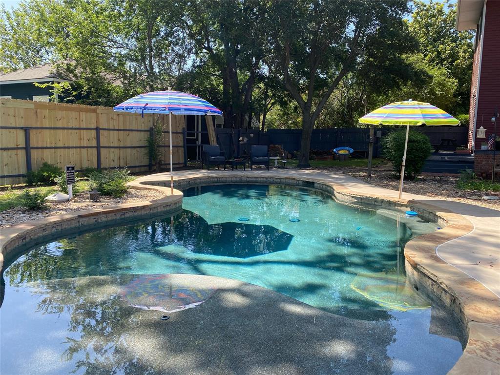 a view of a backyard with sitting area and furniture