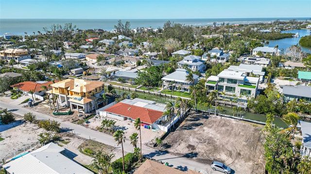 $1,250,000 | 579 Bayview Drive | Longboat Key