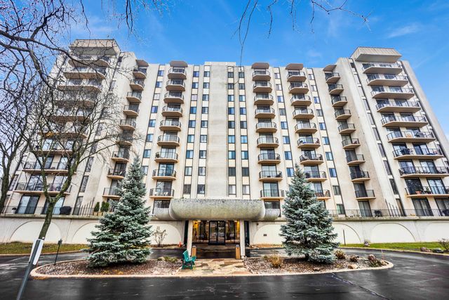 $259,900 | 190 South Wood Dale Road, Unit 404 | Brookwood on the Green