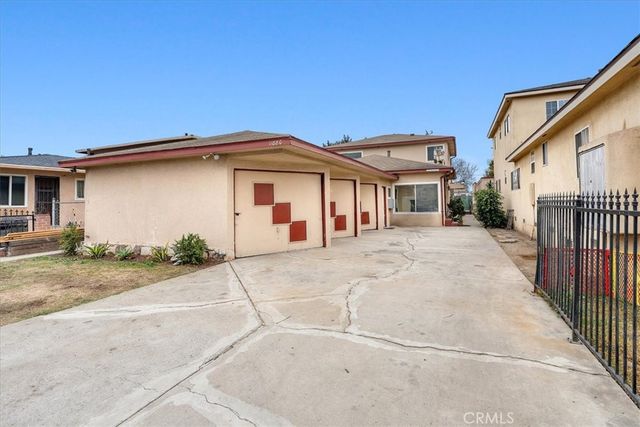 $1,100,000 | 11880 Eucalyptus Avenue | North Hawthorne