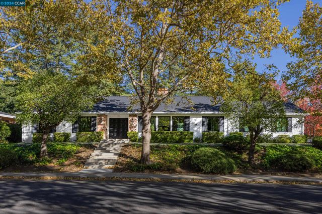 $2,495,000 | 560 Old Orchard Drive | Sycamore