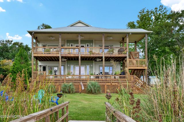 $1,097,000 | 722 Bay Harbor Drive | Topsail Township - Pender County