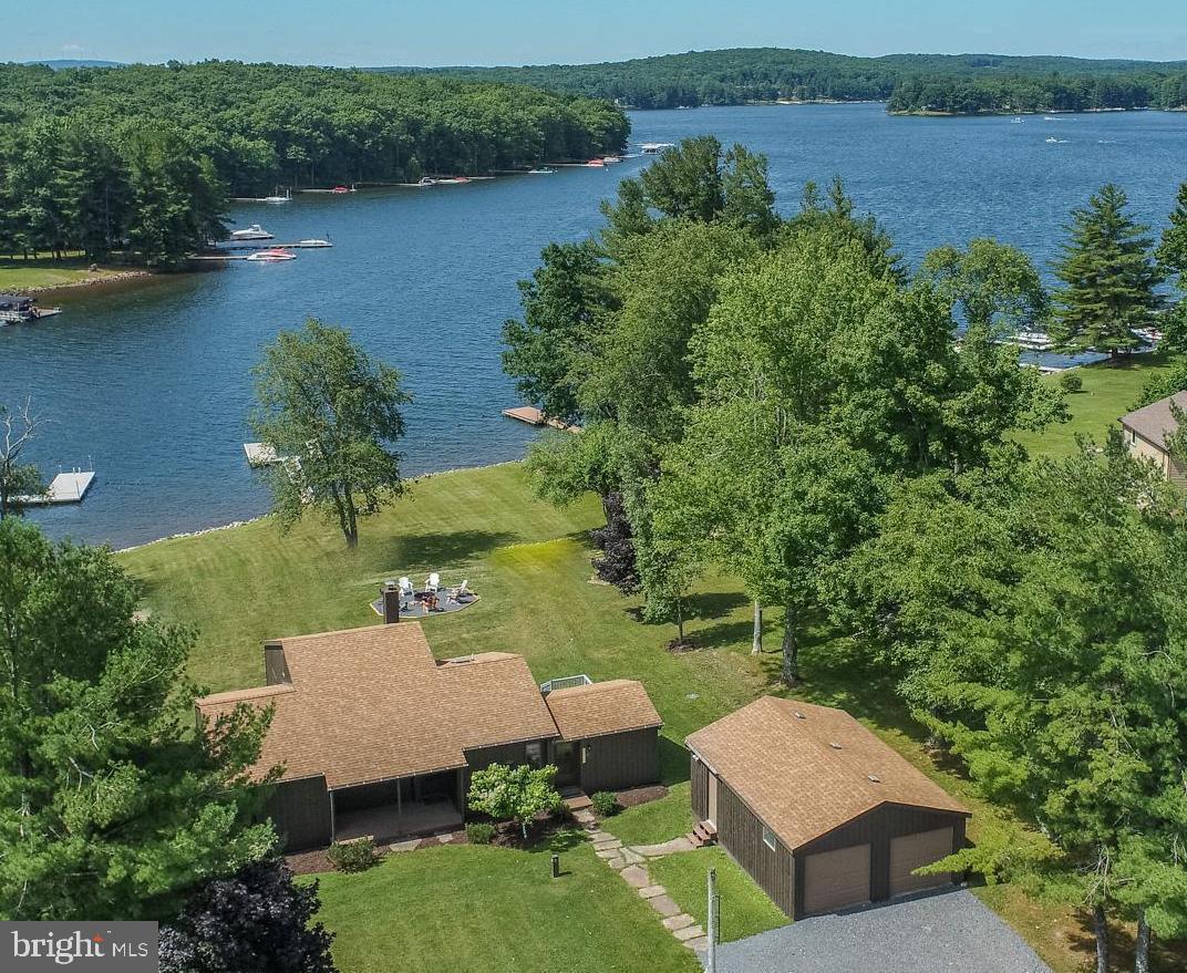 an aerial view of a house with outdoor space and lake view