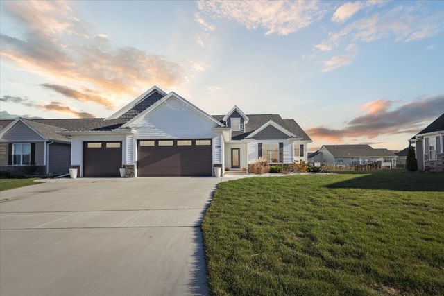 $599,900 | 7759 Sunstone Court | Ledgeview Town