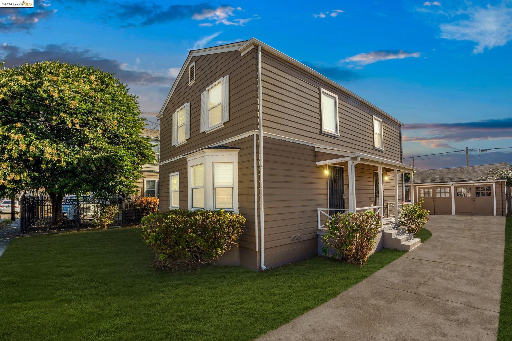 a view of a house with a yard