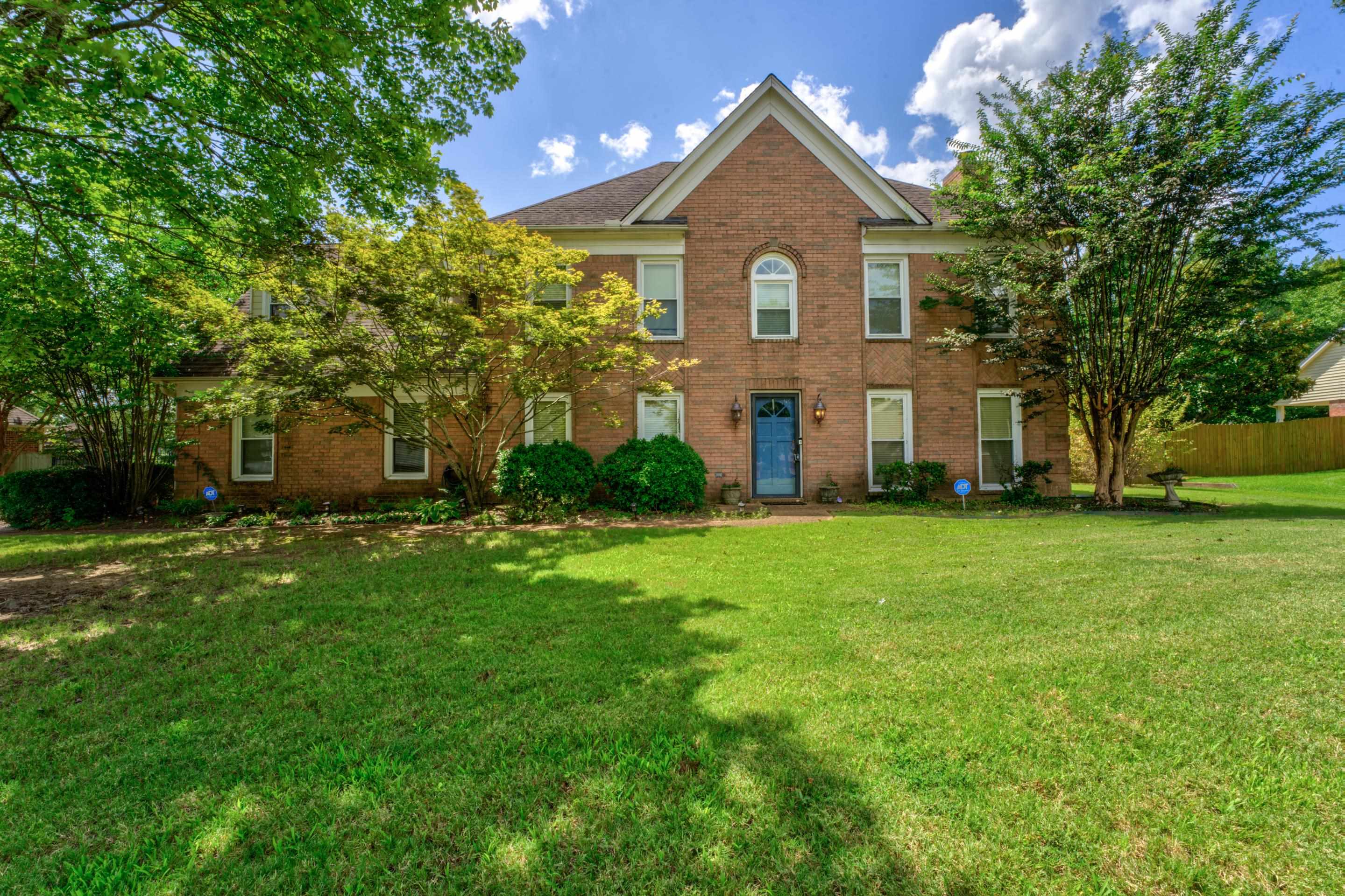 View of front of house with a front lawn