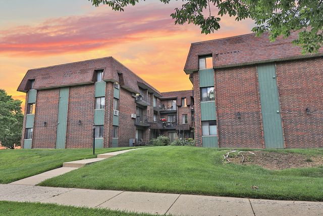 $275,000 | 4946 Douglas Road, Unit 202 | Downers Grove