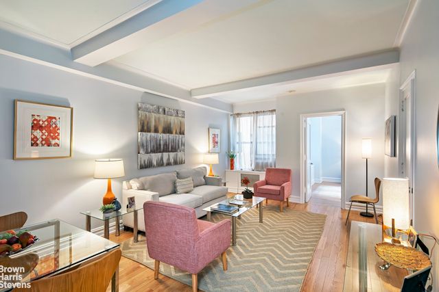 $775,000 | 12 West 72nd Street, Unit 11A | Upper West Side