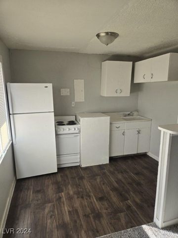 $800 | 409 West Van Buren Avenue, Unit 5 | West Las Vegas