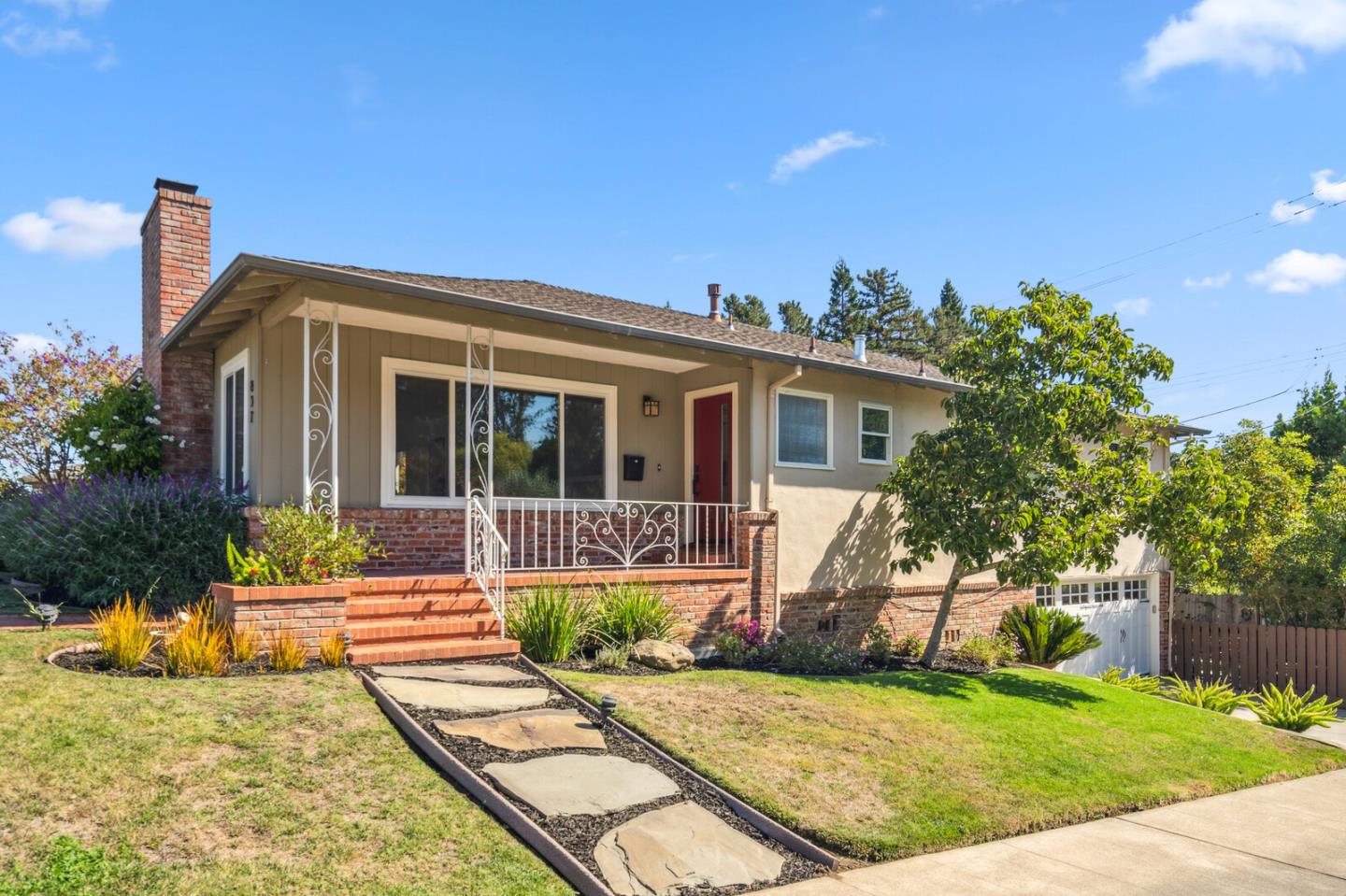 a front view of house with yard