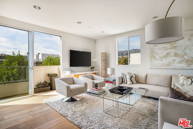 $1,395,000 | 118 North Kings Road, Unit PH3 | Beverly Center-Miracle Mile