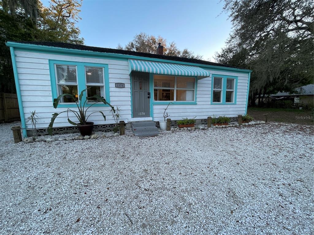 a view of a house with a backyard