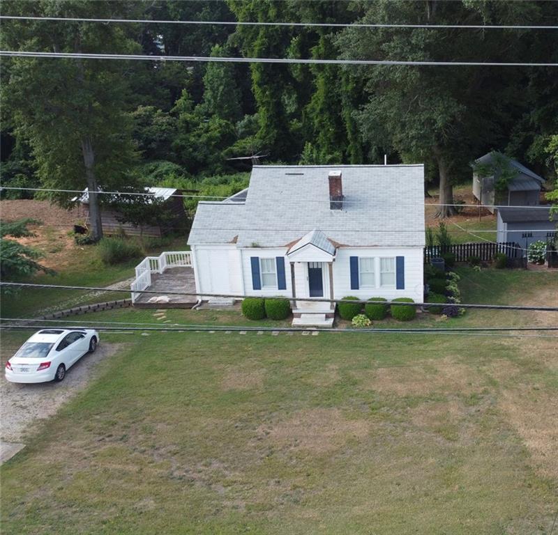 a view of a house with a yard