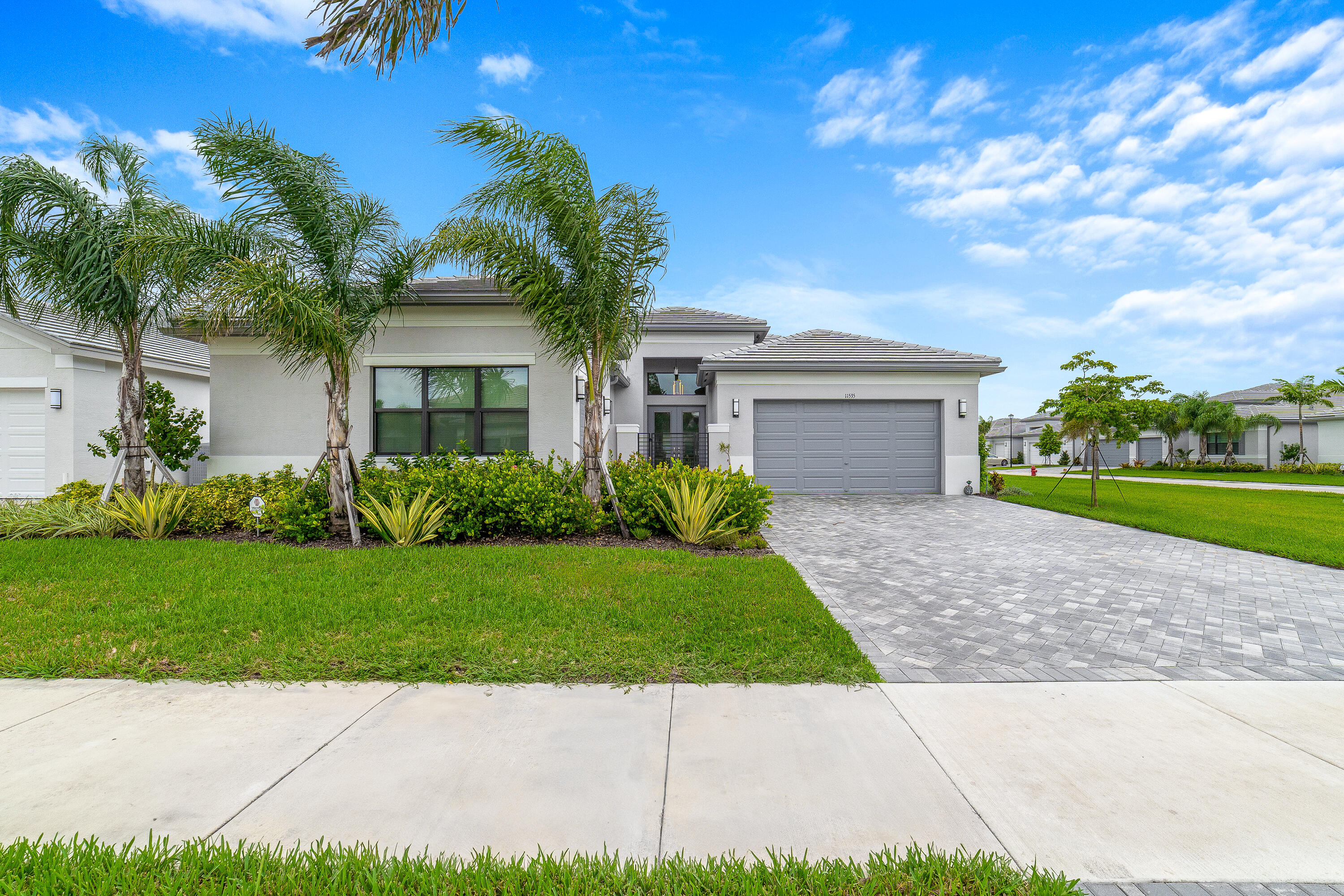 a view of front a house with a yard