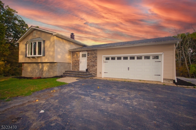 a view of front of house with a yard