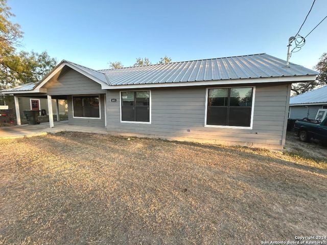 $1,500 | 801 Castro Street | Uvalde