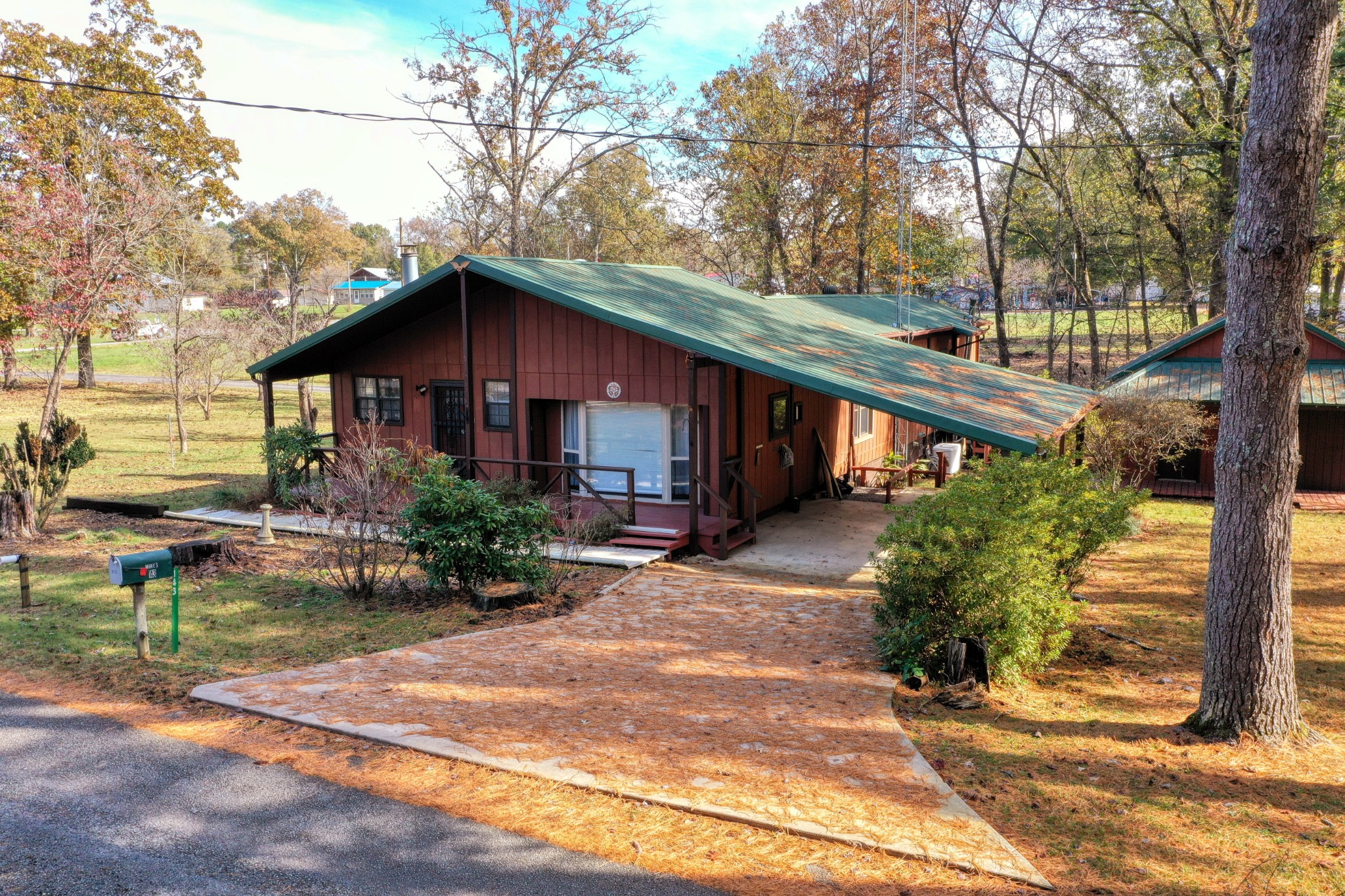 a view of a house with a yard