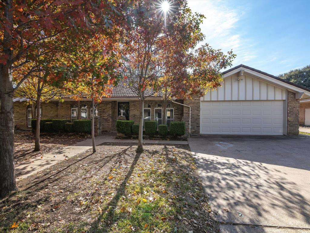 a view of house with a outdoor space