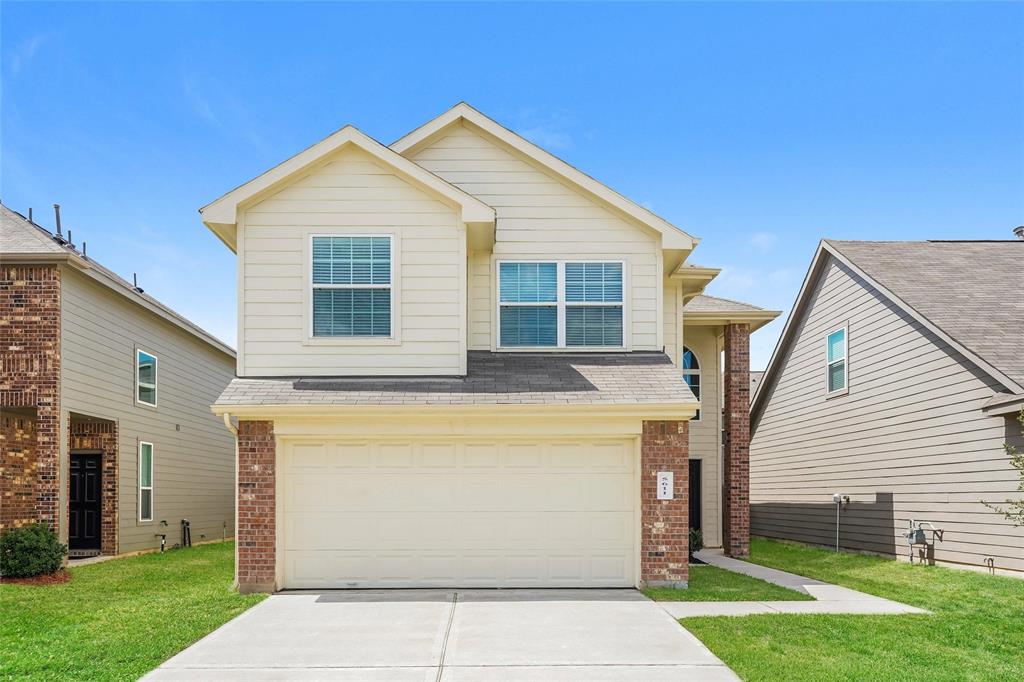 a view of a house with a yard