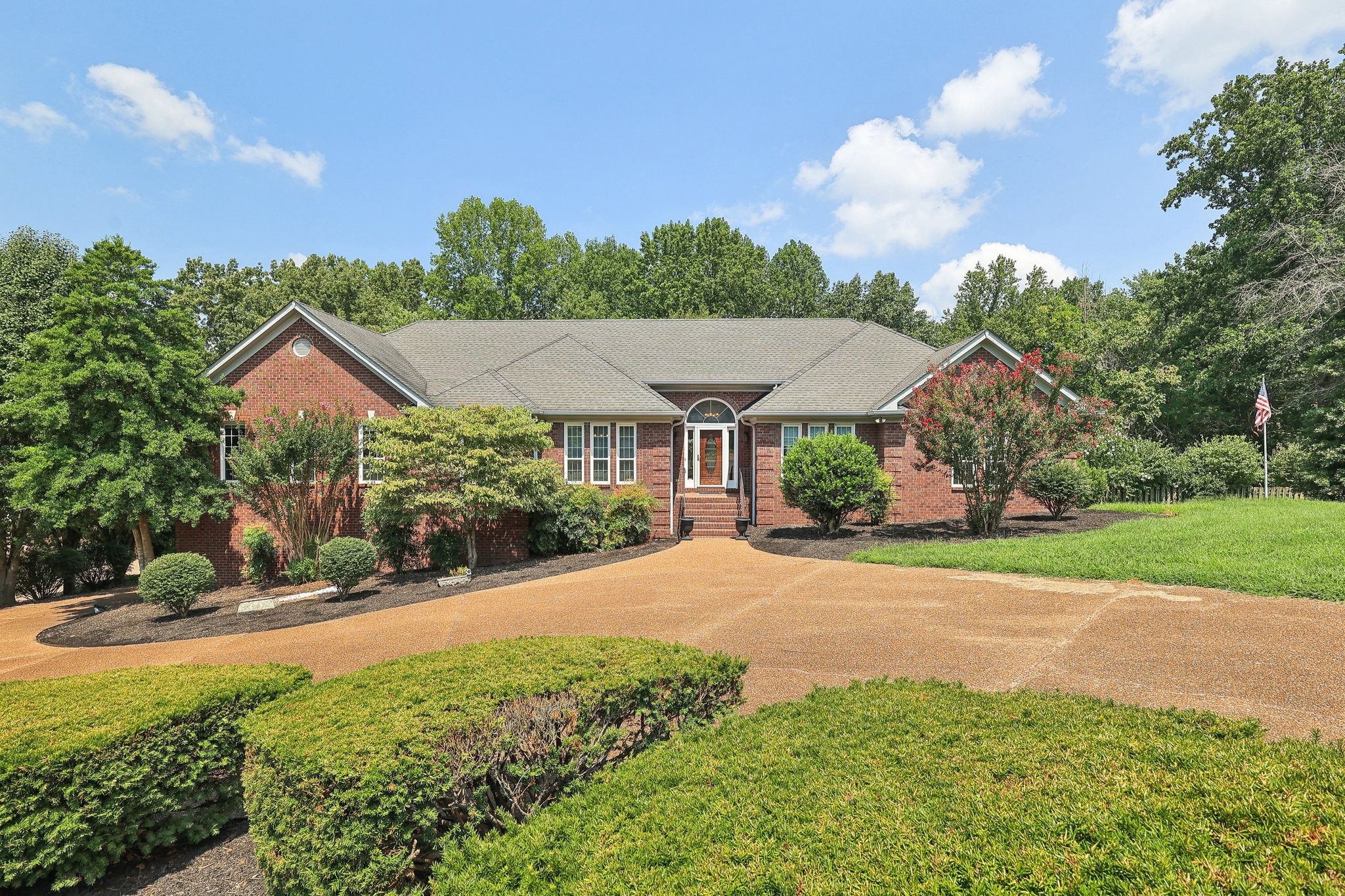 a view of an house with backyard and trees