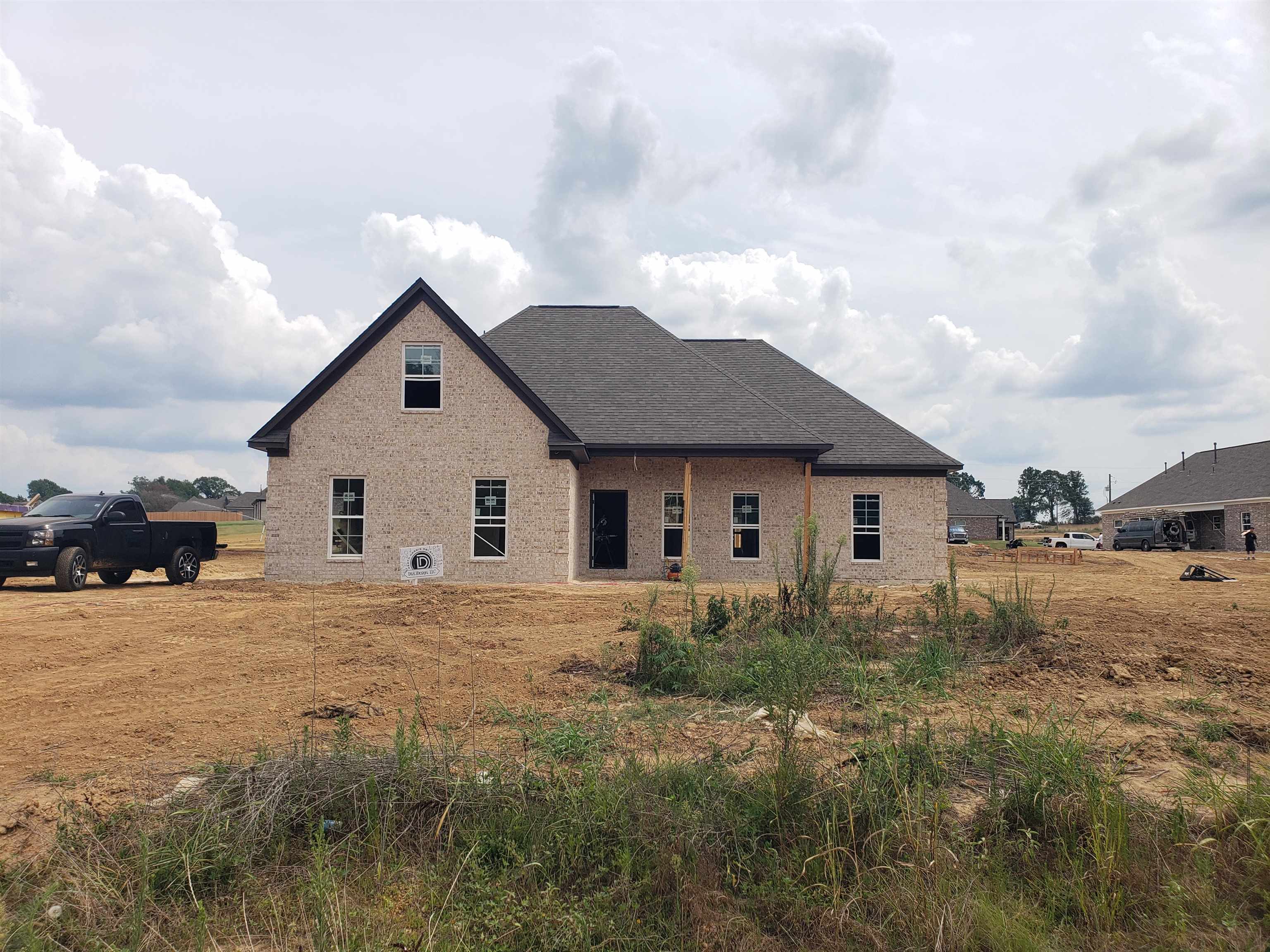 a view of a house with a yard