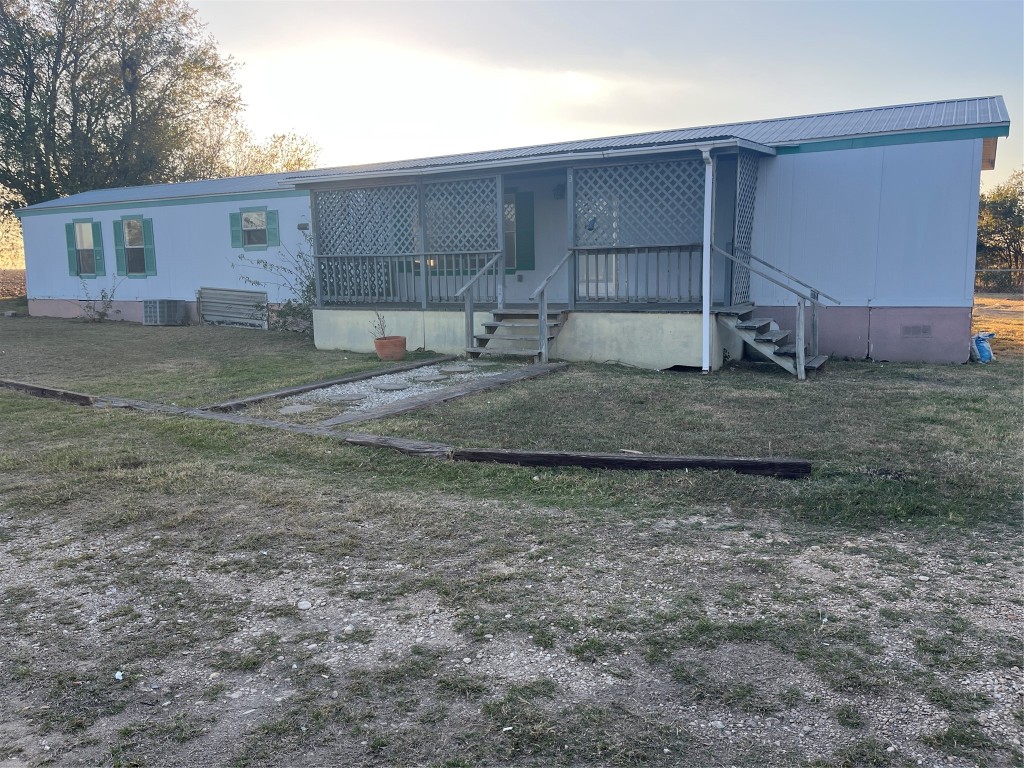 a view of a house with a backyard