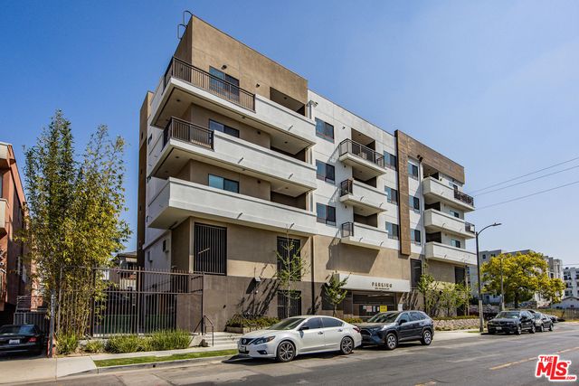 $3,300 | 1061 South Oxford Avenue, Unit 401 | Mid-Wilshire