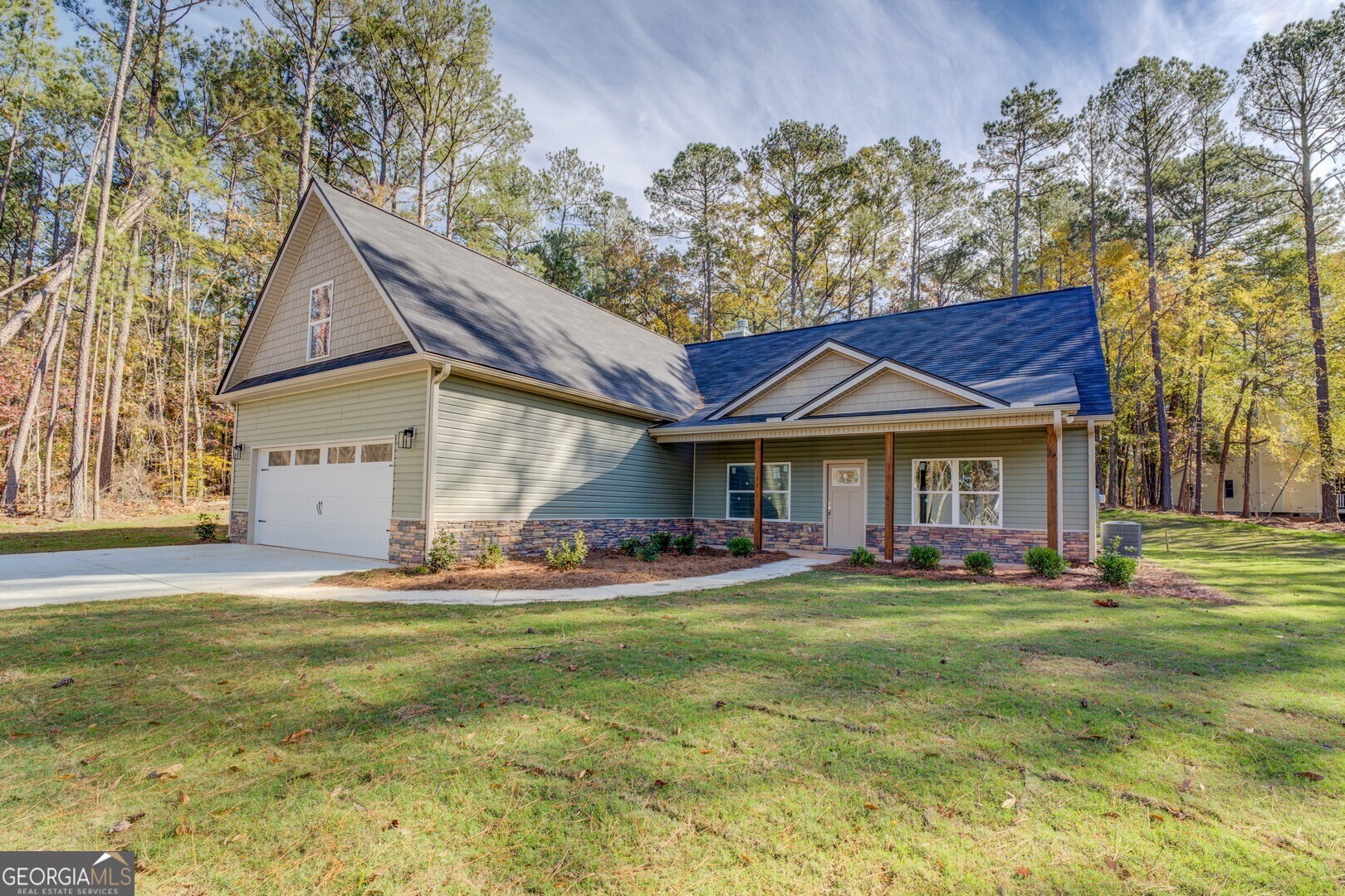 a view of a house with a yard