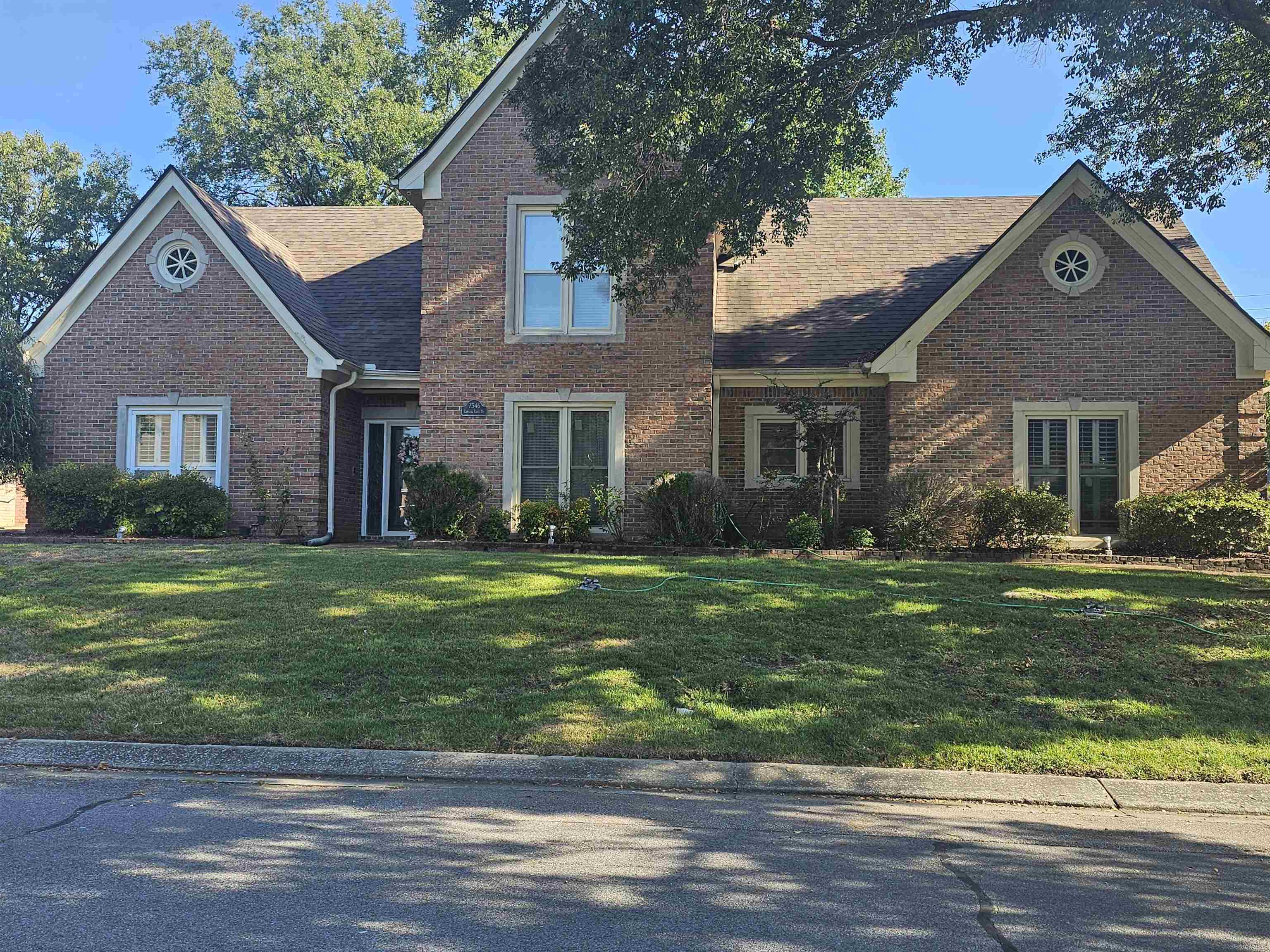 View of front of property featuring a front yard