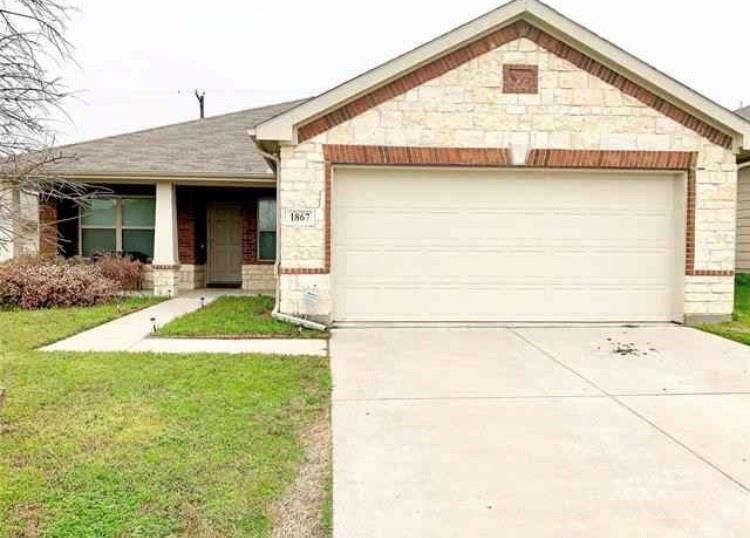 a view of front of house with a yard