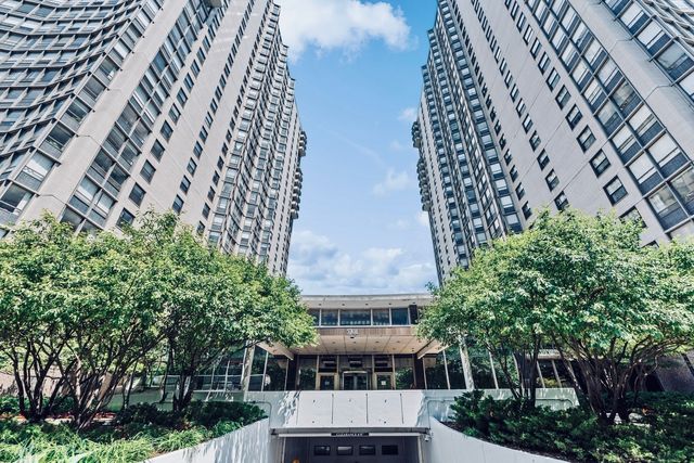 $240,000 | 5701 North Sheridan Road, Unit 25R | Hollywood Towers