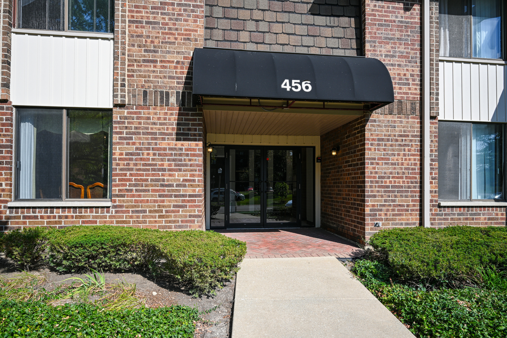 456 Raintree Court, Unit 1A, Glen Ellyn, IL 60137