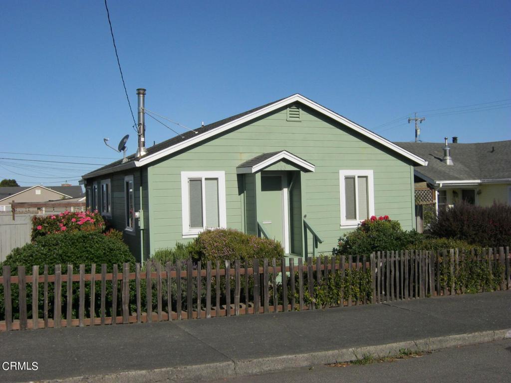 a view of a house front of house