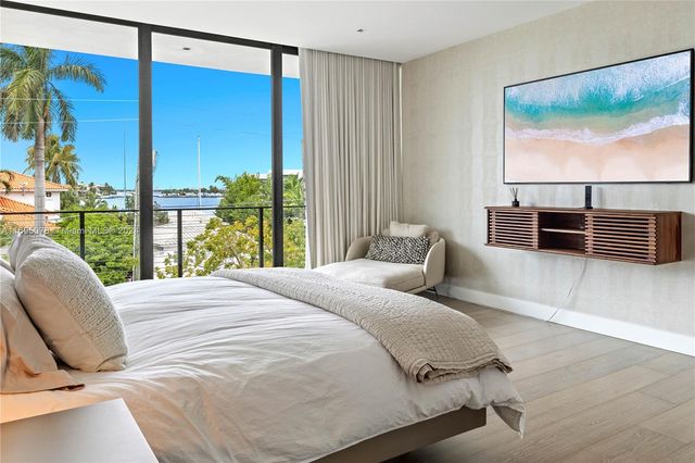 $8,695,000 | 420 North Hibiscus Drive | Hibiscus Island