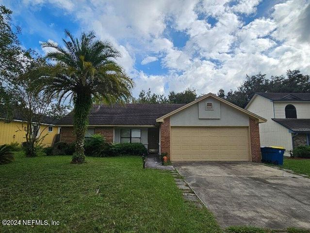 $2,100 | 7116 Fort Caroline Hills Drive | Fairways Forest