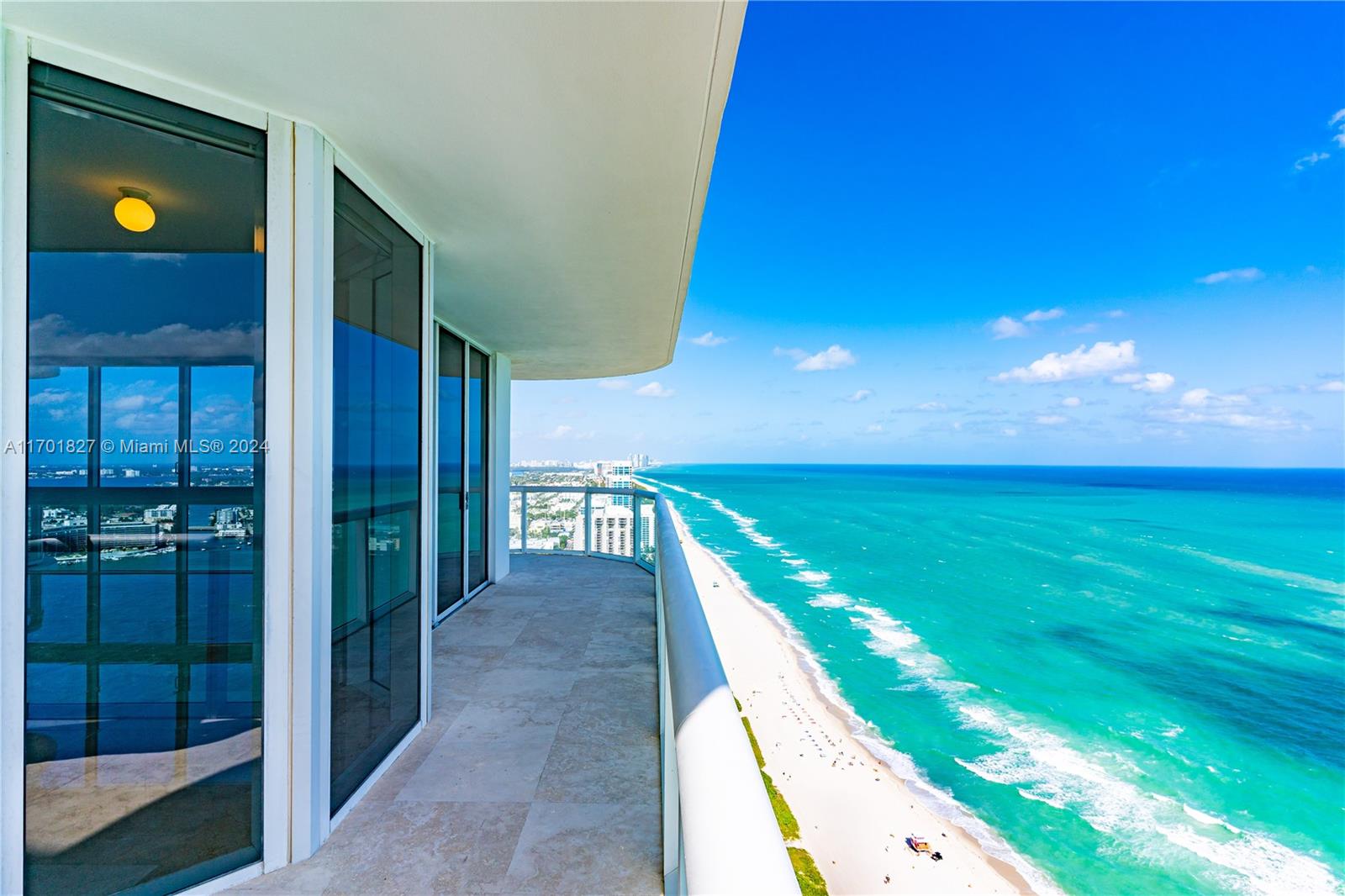 a view of an balcony