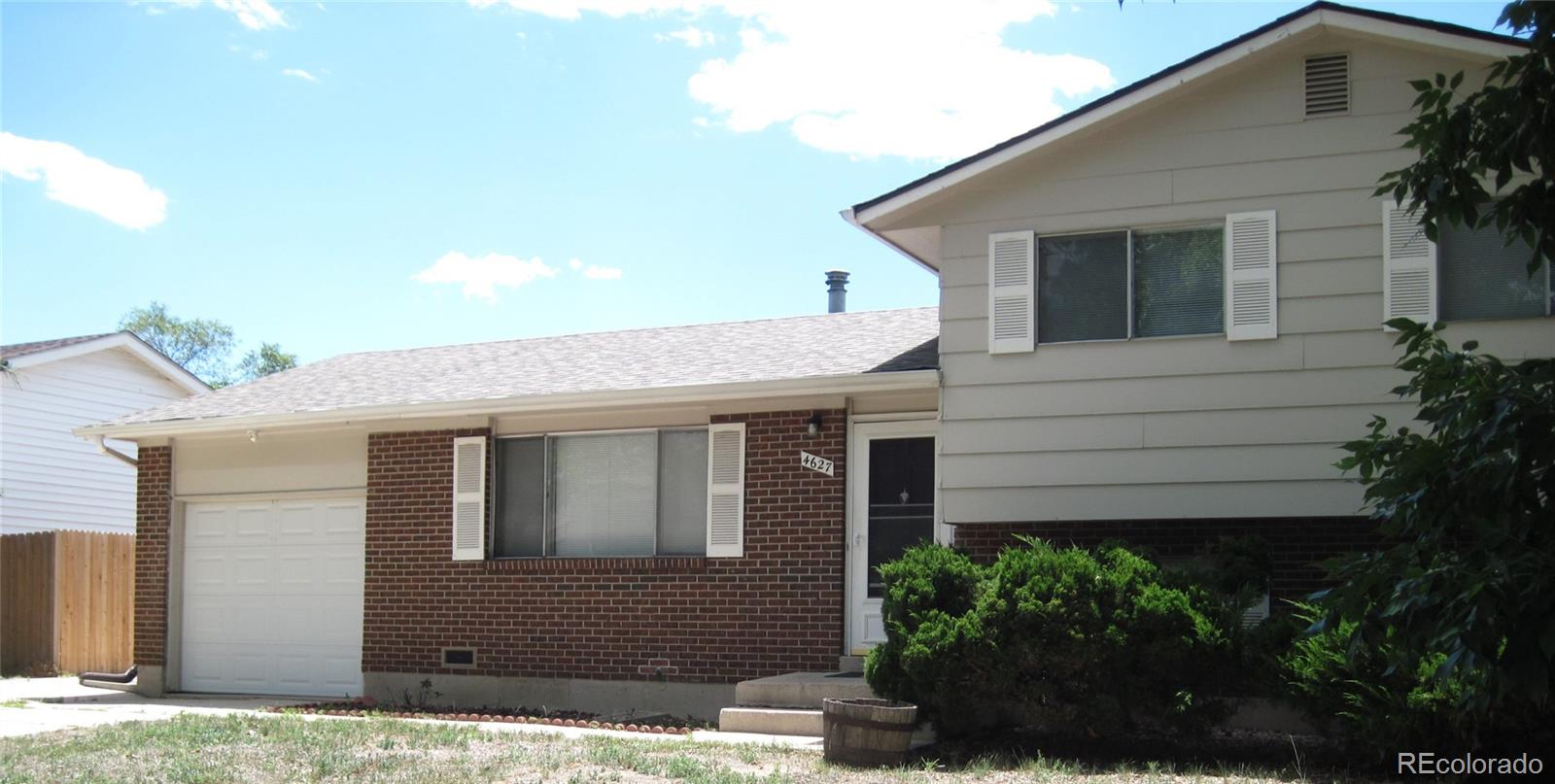 a view of house with a yard