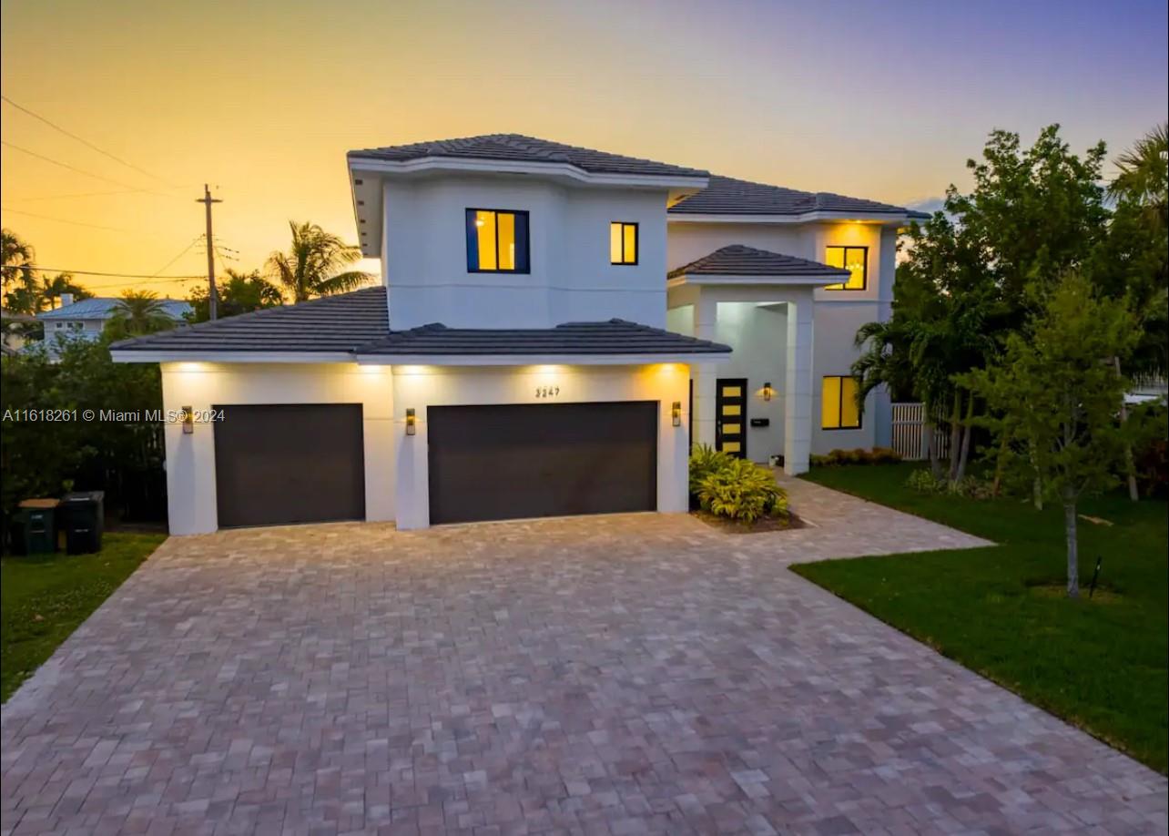 a front view of a house with yard and a yard