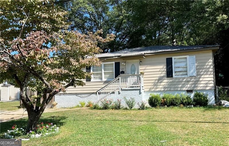 View of front of house with a front yard