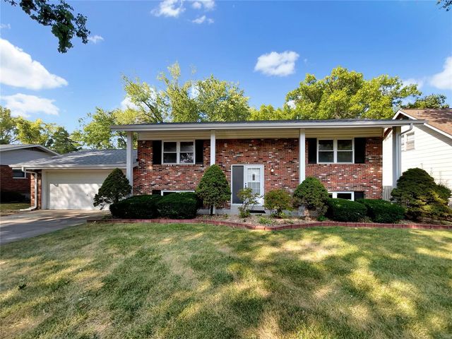 $305,000 | 1114 Wedgewood Drive | Saint Charles